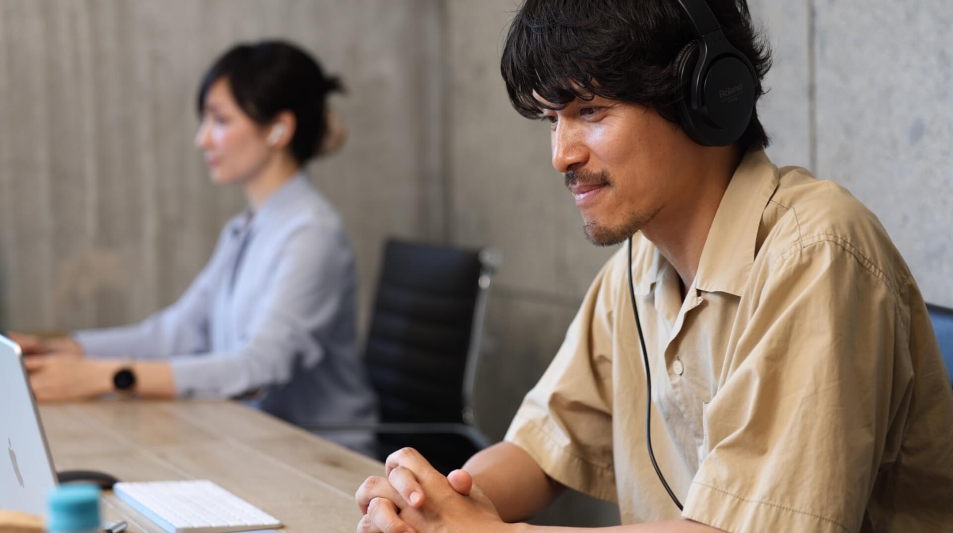 アクエリアス・ムービーのスタッフが企画の打ち合わせをする様子